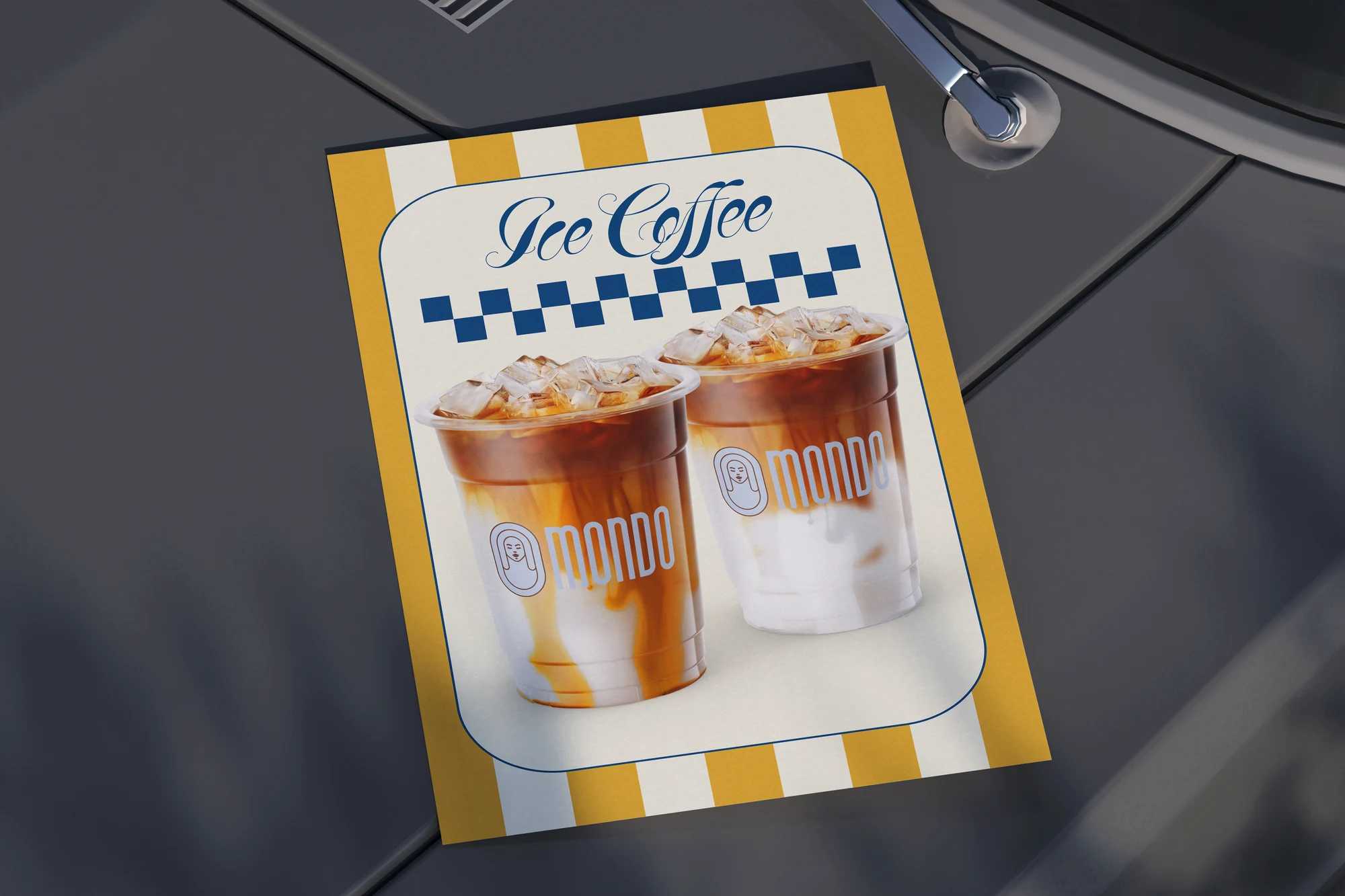 Ice-Coffee-Plakat für Mondo Caffe mit gelben Streifen und blauem Karomuster
